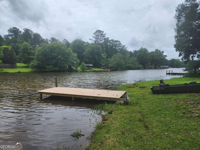 366 E Pine Lake Drive, West Point, GA 31833