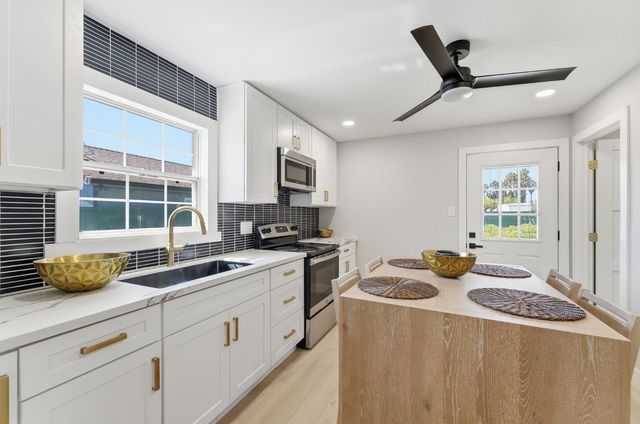 613 Beard Ave, Modesto, CA 95354