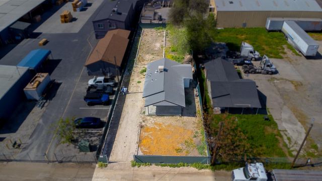 613 Beard Ave, Modesto, CA 95354