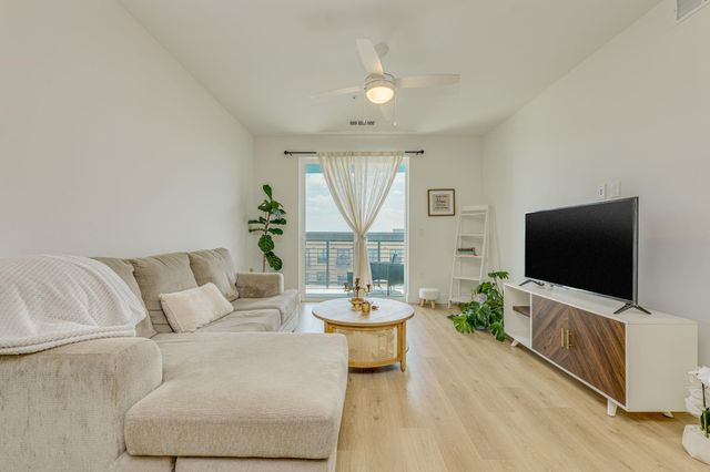1701 Simond Ave 524, Austin, TX 78723