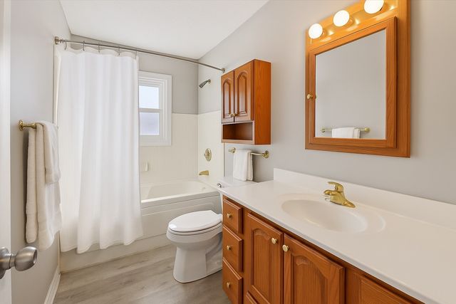 5157 Walnut Drive, Pleasant Hill, IA 50327