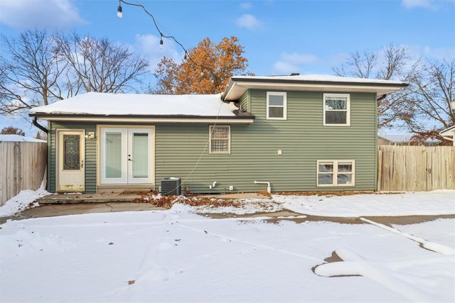 5157 Walnut Drive, Pleasant Hill, IA 50327