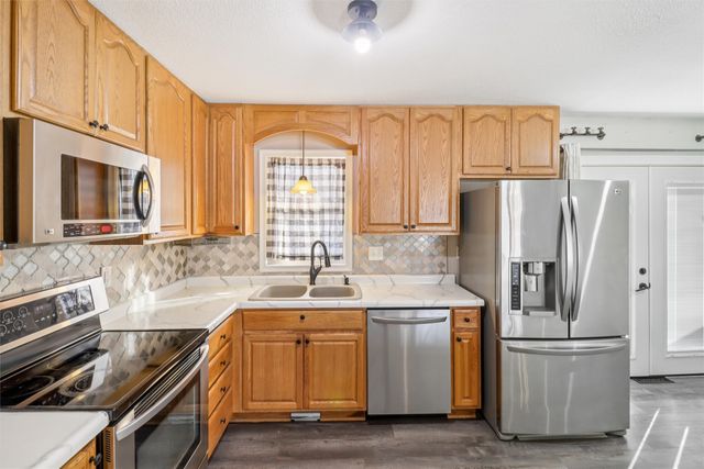 5157 Walnut Drive, Pleasant Hill, IA 50327