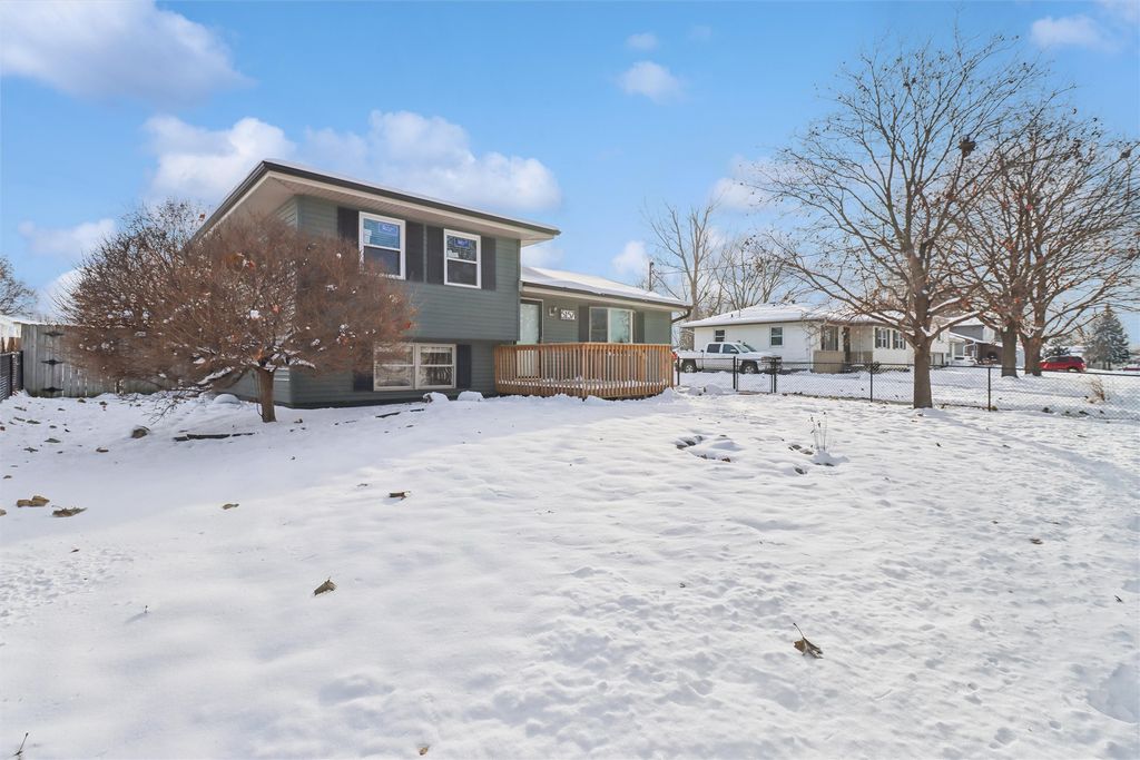 5157 Walnut Drive, Pleasant Hill, IA 50327