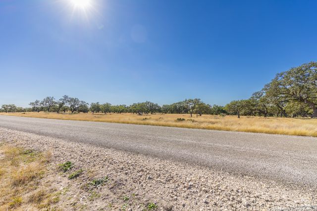 000 Cattlemans Crossing Dr, Kerrville, TX 78023