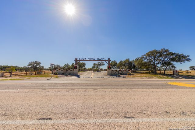 000 Cattlemans Crossing Dr, Kerrville, TX 78023