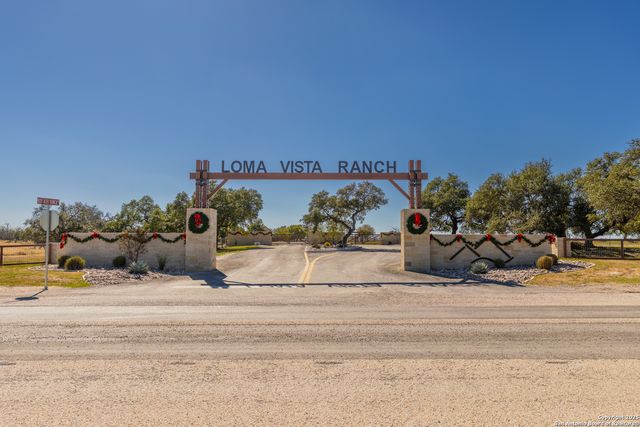 000 Cattlemans Crossing Dr, Kerrville, TX 78023