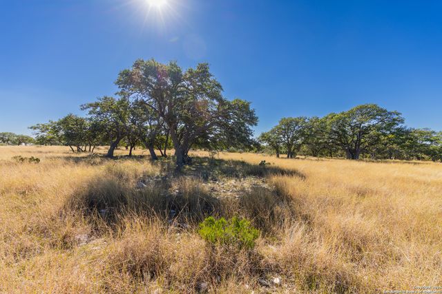 000 Cattlemans Crossing Dr, Kerrville, TX 78023