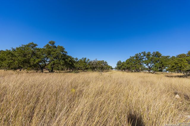 000 Cattlemans Crossing Dr, Kerrville, TX 78023