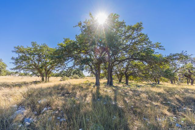 000 Cattlemans Crossing Dr, Kerrville, TX 78023