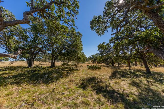 000 Cattlemans Crossing Dr, Kerrville, TX 78023