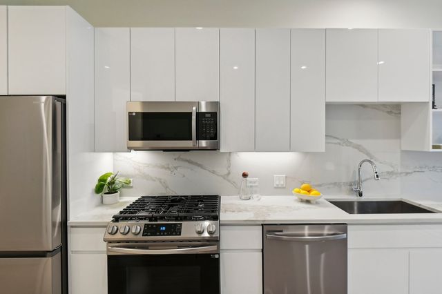 812 W Adams Street 410, Chicago, IL 60607