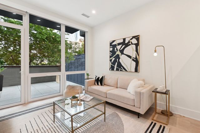 812 W Adams Street 410, Chicago, IL 60607