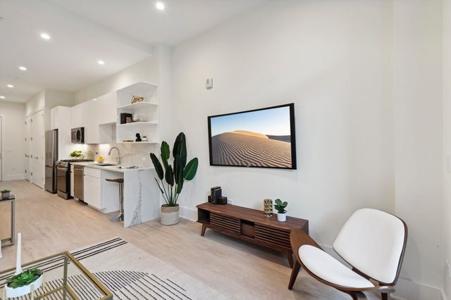 812 W Adams Street 410, Chicago, IL 60607