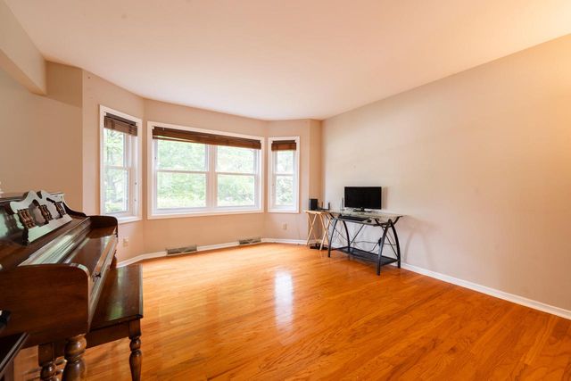 N102W15801 Flintlock TRAIL, Germantown, WI 53022