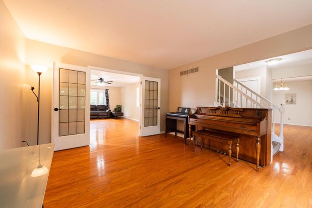 N102W15801 Flintlock TRAIL, Germantown, WI 53022