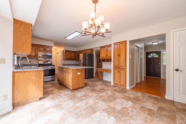 N102W15801 Flintlock TRAIL, Germantown, WI 53022