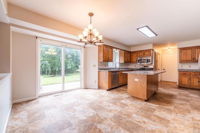 N102W15801 Flintlock TRAIL, Germantown, WI 53022