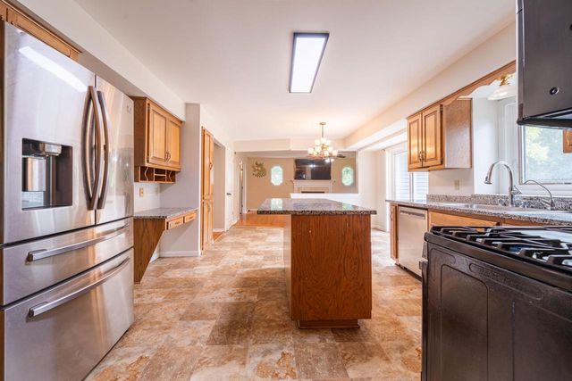 N102W15801 Flintlock TRAIL, Germantown, WI 53022