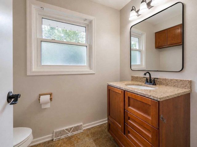N102W15801 Flintlock TRAIL, Germantown, WI 53022