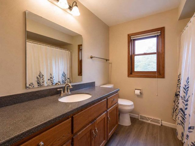 N102W15801 Flintlock TRAIL, Germantown, WI 53022