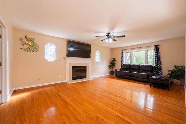 N102W15801 Flintlock TRAIL, Germantown, WI 53022
