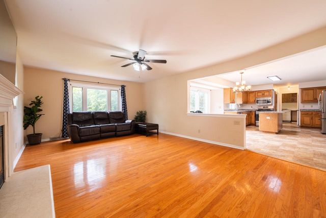 N102W15801 Flintlock TRAIL, Germantown, WI 53022