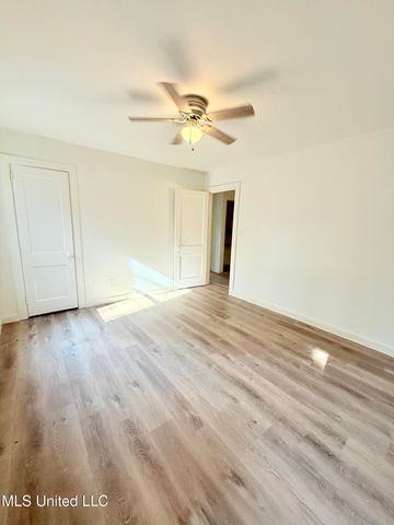 41 Pecan Street, Grenada, MS 38901