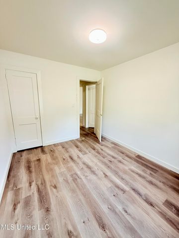 41 Pecan Street, Grenada, MS 38901