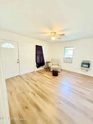 41 Pecan Street, Grenada, MS 38901