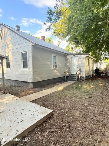 41 Pecan Street, Grenada, MS 38901