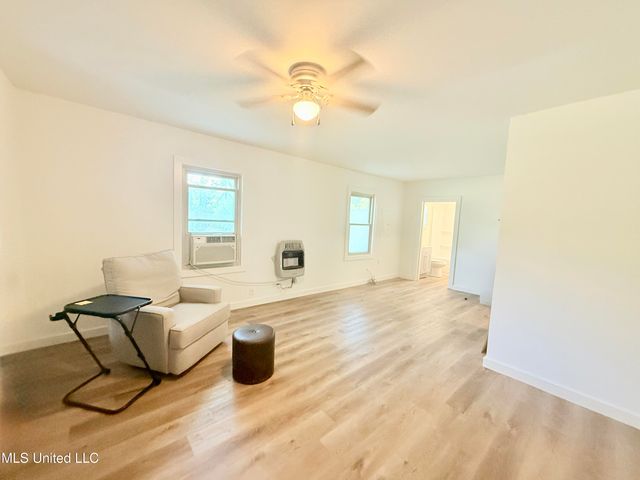 41 Pecan Street, Grenada, MS 38901