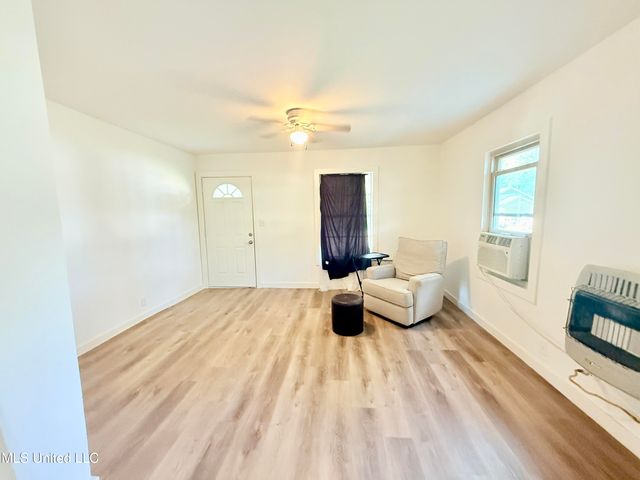 41 Pecan Street, Grenada, MS 38901