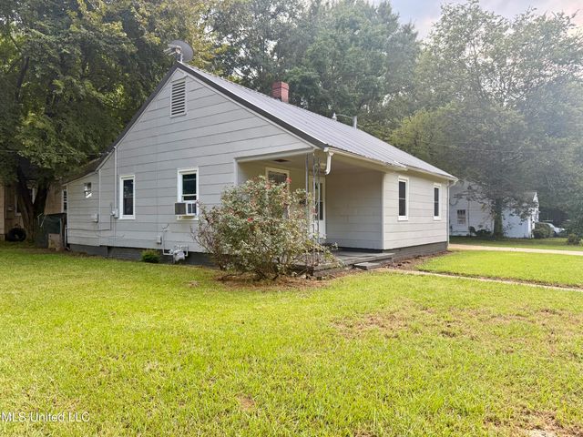 41 Pecan Street, Grenada, MS 38901