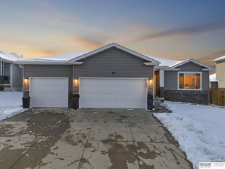 7325 Yankee Woods Drive, Lincoln, NE 68516