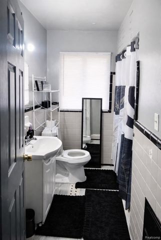 19954 Houghton Street, Detroit, MI 48219