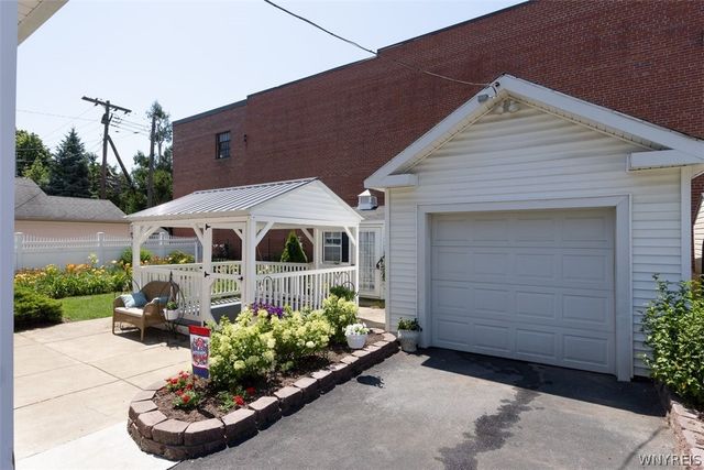 15 Park Boulevard, Lancaster, NY 14086
