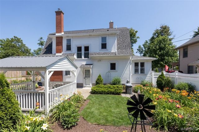 15 Park Boulevard, Lancaster, NY 14086