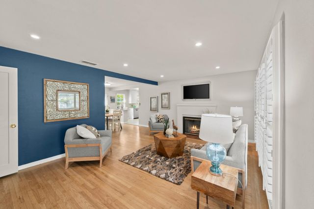 1342 61st St, Sacramento, CA 95819