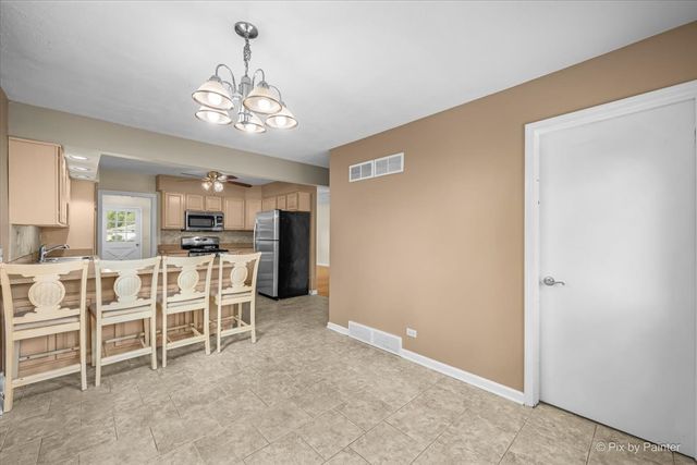 132 Scott Drive, East Dundee, IL 60118