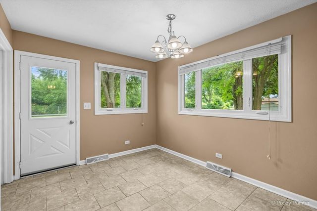 132 Scott Drive, East Dundee, IL 60118