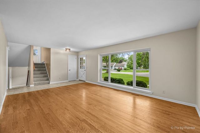 132 Scott Drive, East Dundee, IL 60118