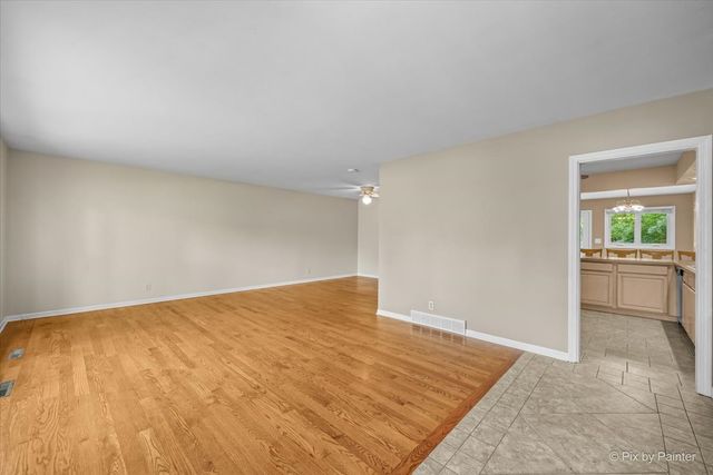 132 Scott Drive, East Dundee, IL 60118