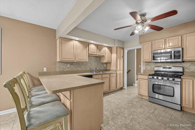 132 Scott Drive, East Dundee, IL 60118