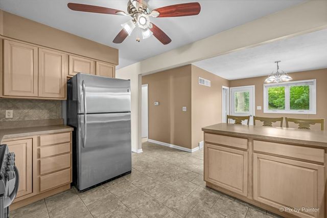 132 Scott Drive, East Dundee, IL 60118