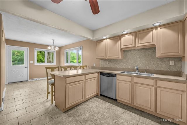 132 Scott Drive, East Dundee, IL 60118