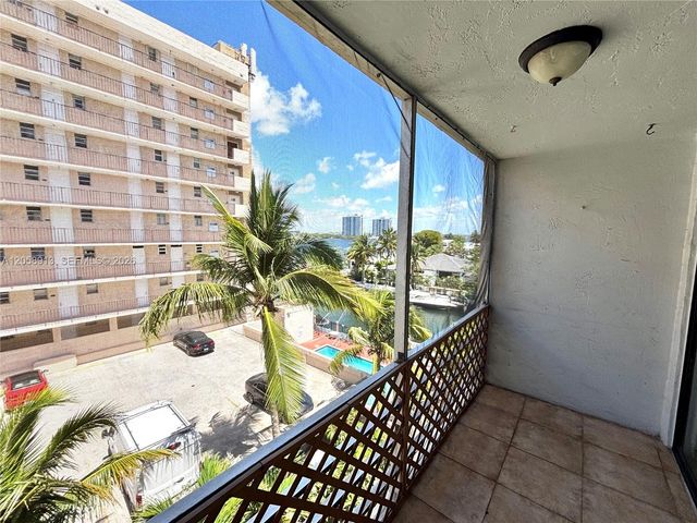 2935 NE 163rd Street 5P, North Miami Beach, FL 33160