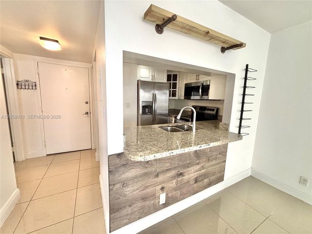 2935 NE 163rd Street 5P, North Miami Beach, FL 33160