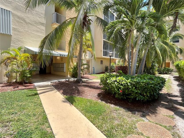 2935 NE 163rd Street 5P, North Miami Beach, FL 33160