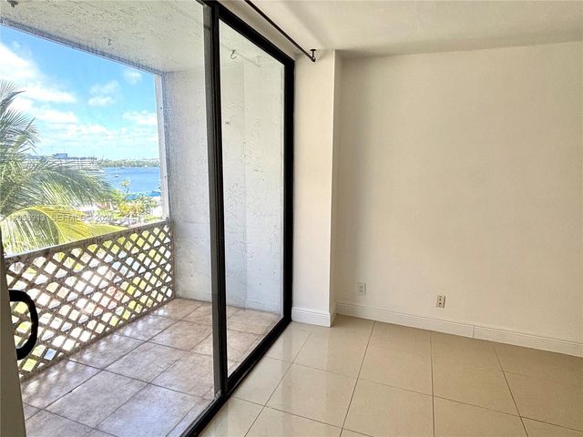 2935 NE 163rd Street 5P, North Miami Beach, FL 33160